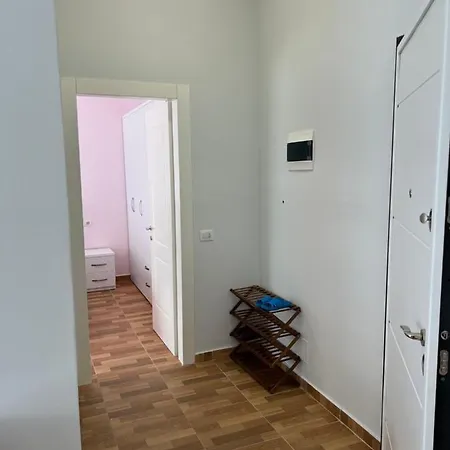 Hyrje/banese Plazhi Lägenhet *